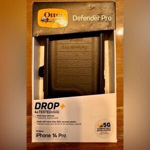 New in the box New otter box  defender pro 14 pro case